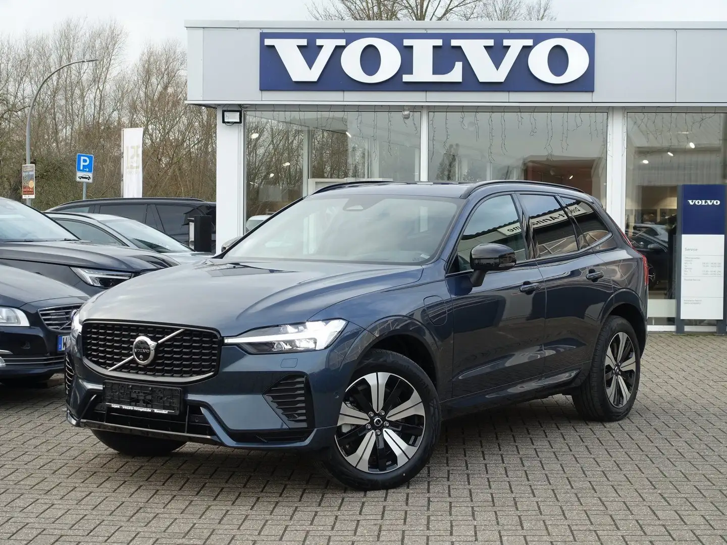 Volvo XC60 Plus Dark T6 AWD Plug-in Hybrid PANO/HUD Blau - 1