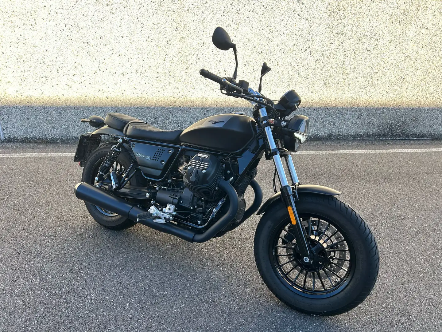 Moto Guzzi V 9 BOBBER 2023 - 1