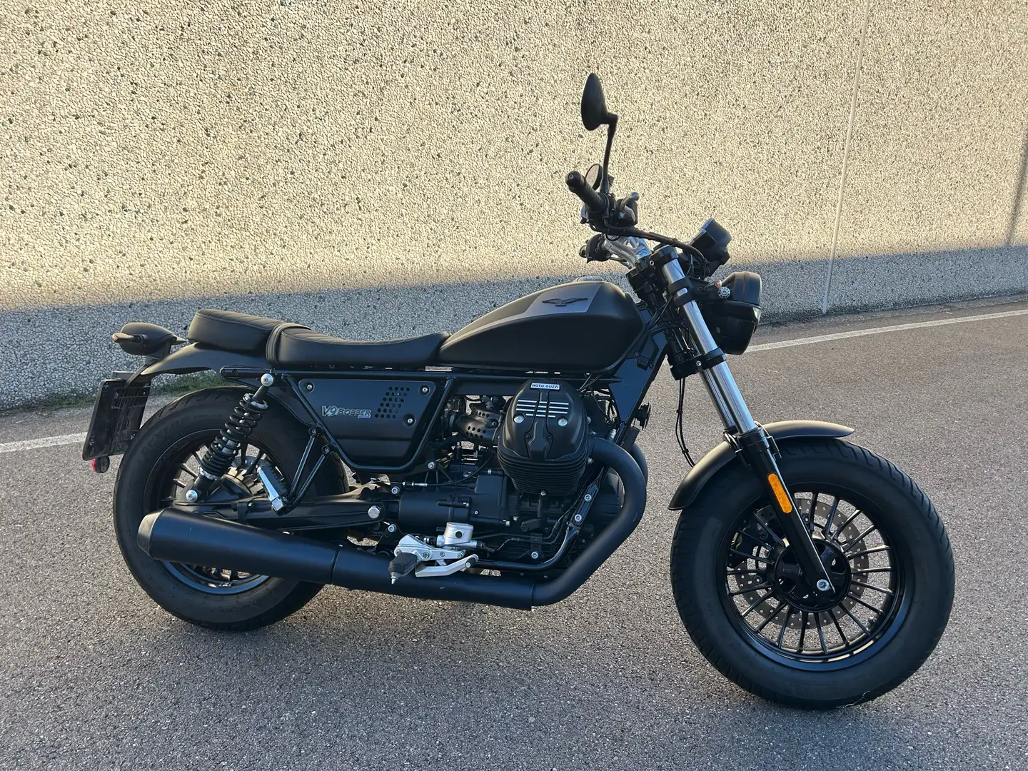 Moto Guzzi V 9 BOBBER 2023 - 2