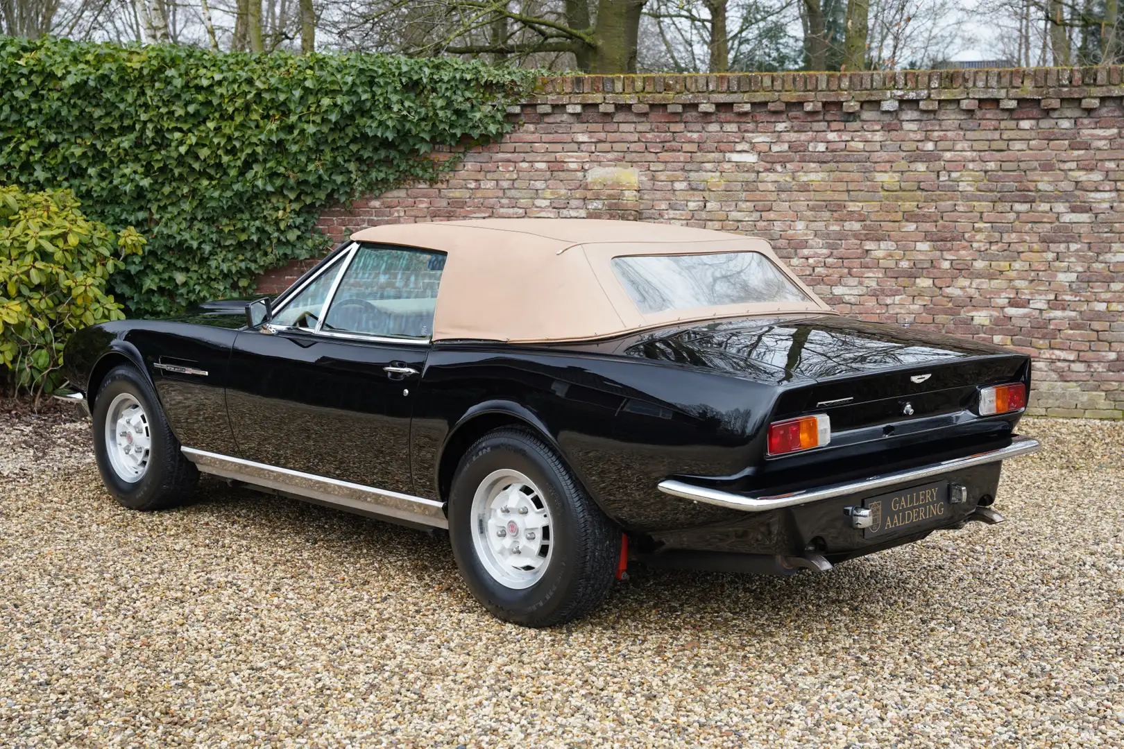 Aston Martin V8 Volante Very original condition, Great colour comb Zwart - 2