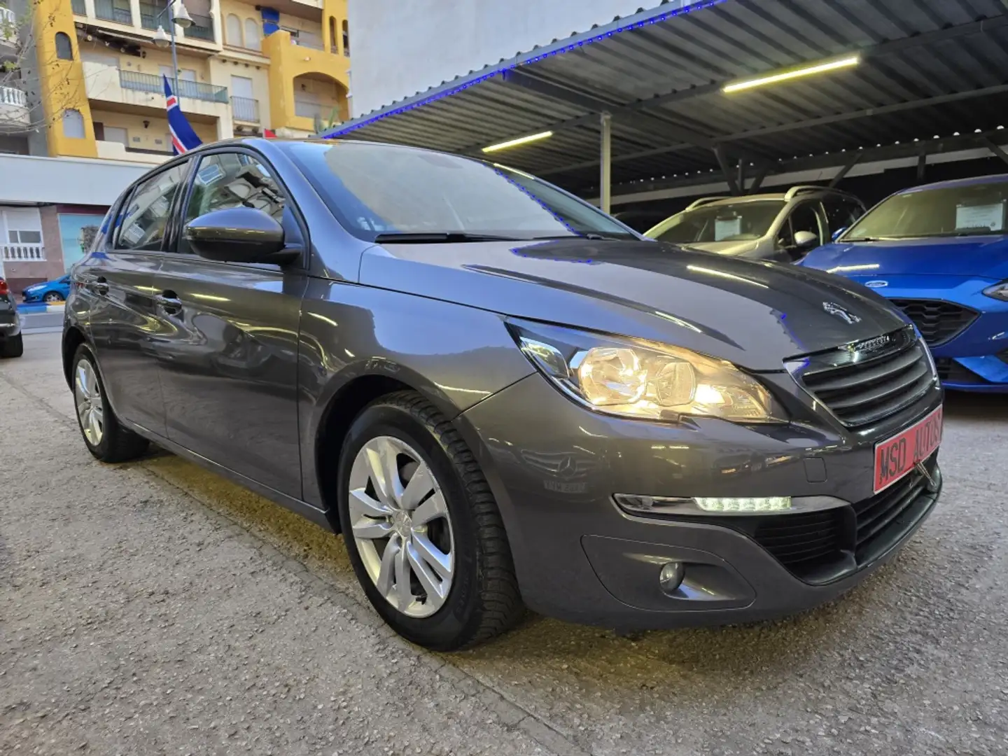 Peugeot 308 1.6 BlueHDi Style 120 Grau - 2
