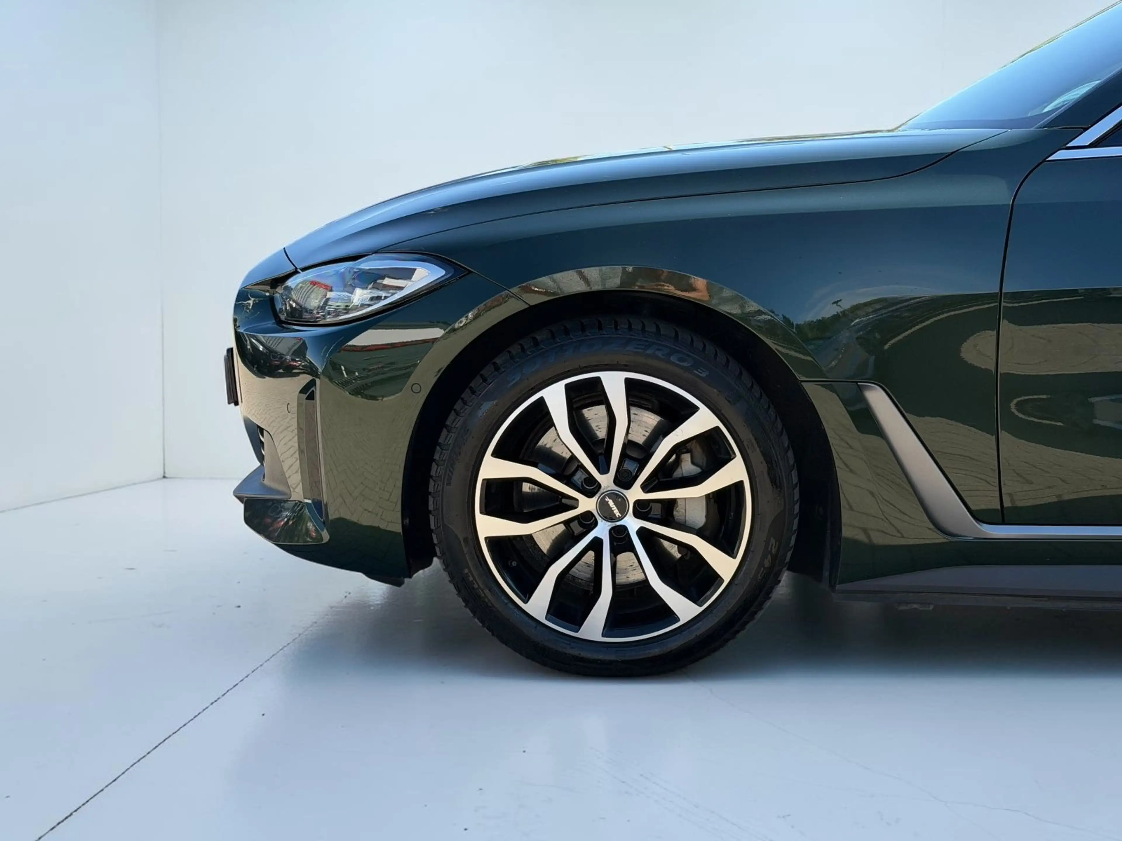 BMW i4 Gran Coupe 40 eDrive*CARPLAY*AHK*KLIMAAUTOM* — photo 13