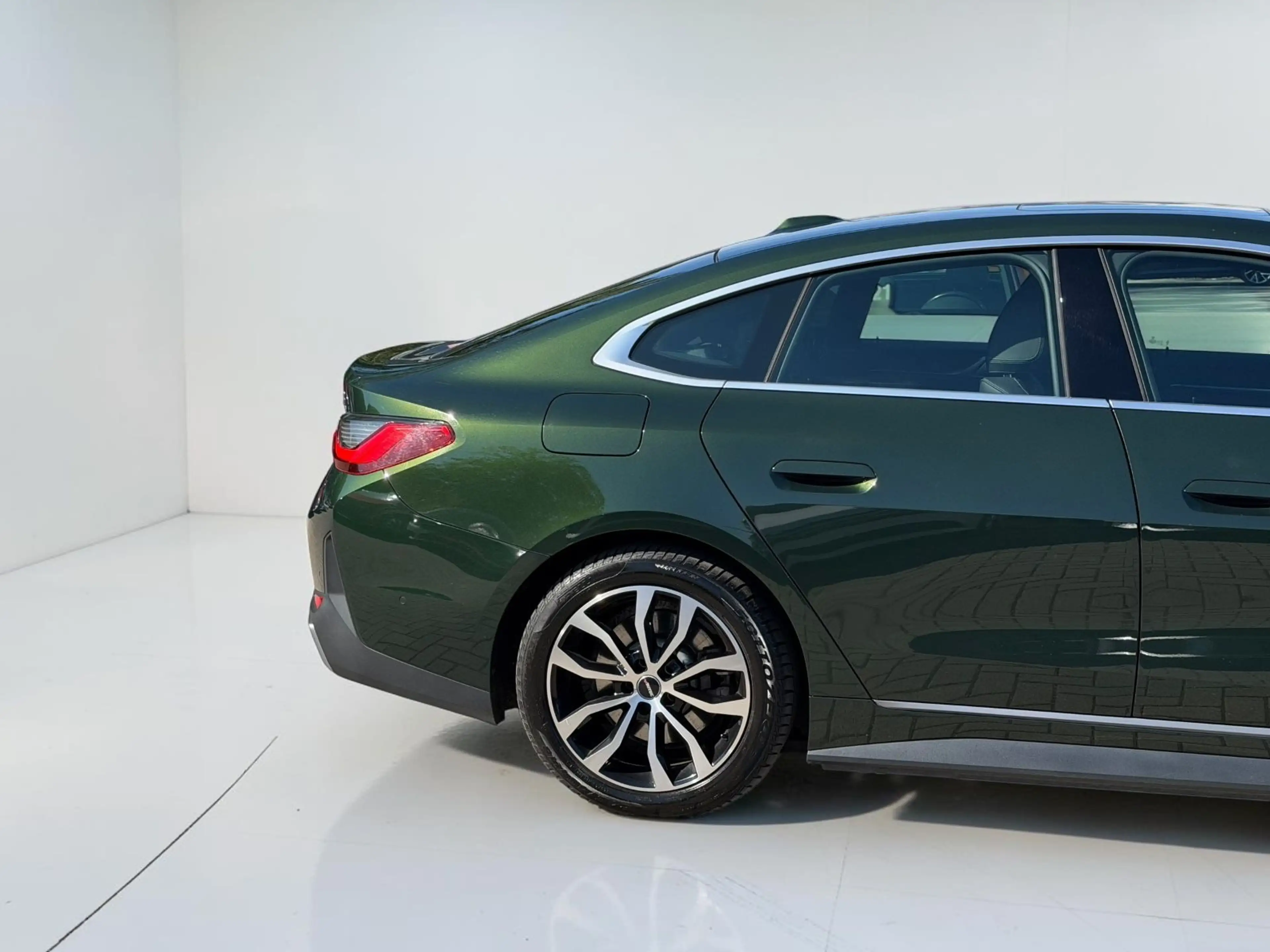 BMW i4 Gran Coupe 40 eDrive*CARPLAY*AHK*KLIMAAUTOM* — photo 6
