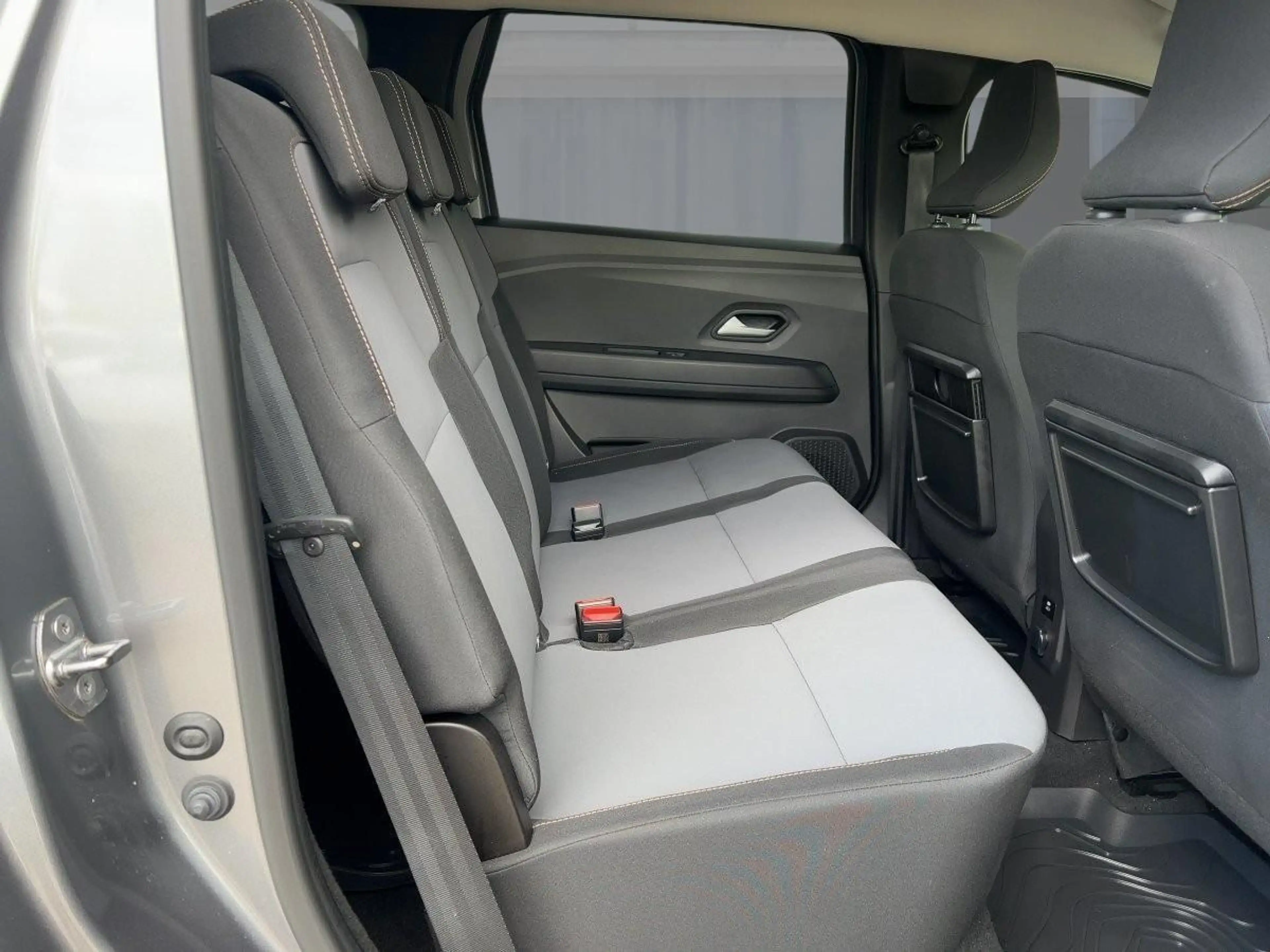 Dacia Jogger Extreme TCe 110 7-Sitzer SHZ PDC KLIMA ABS — photo 9