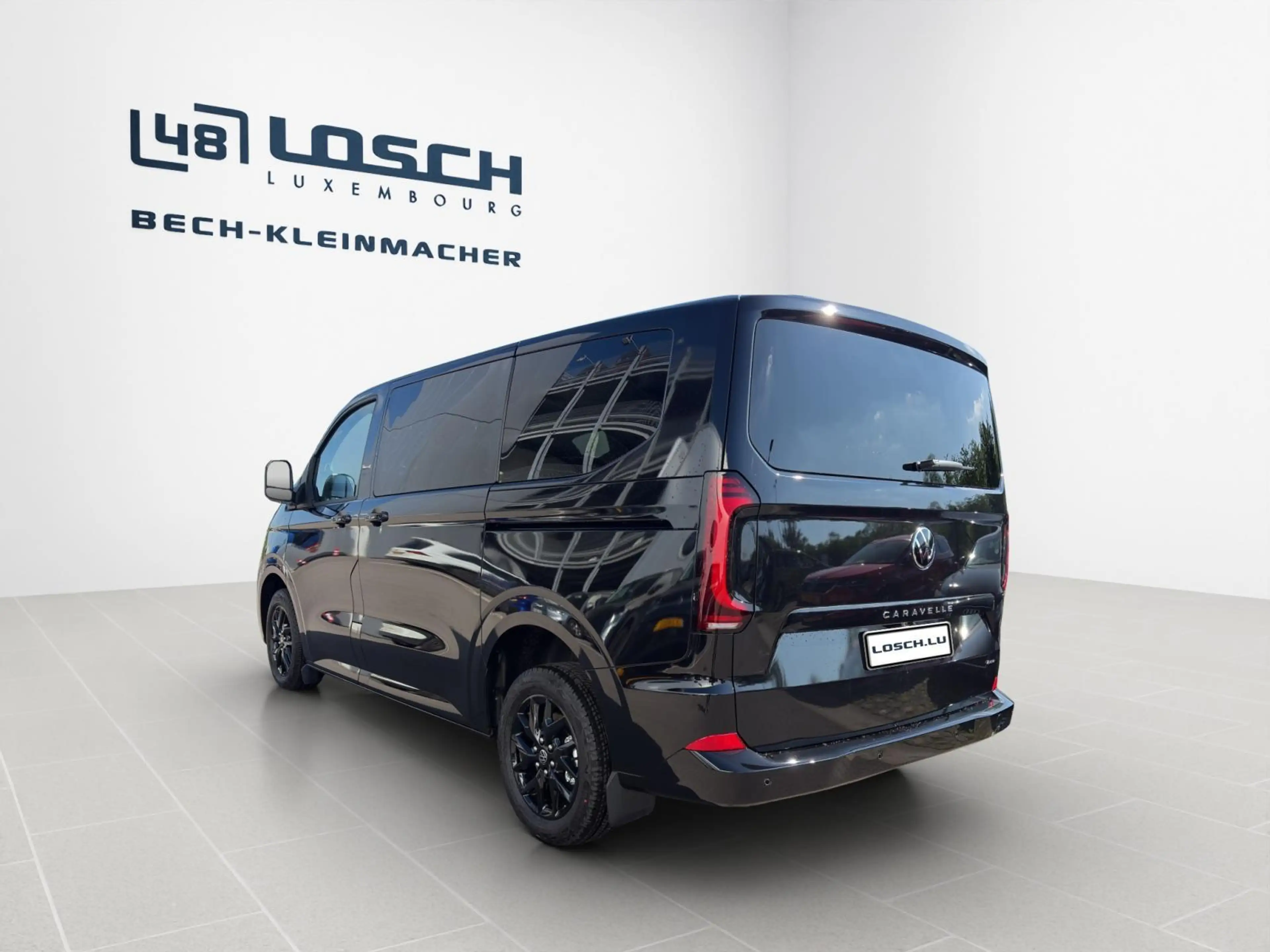 Volkswagen T7 Caravelle Style — photo 3