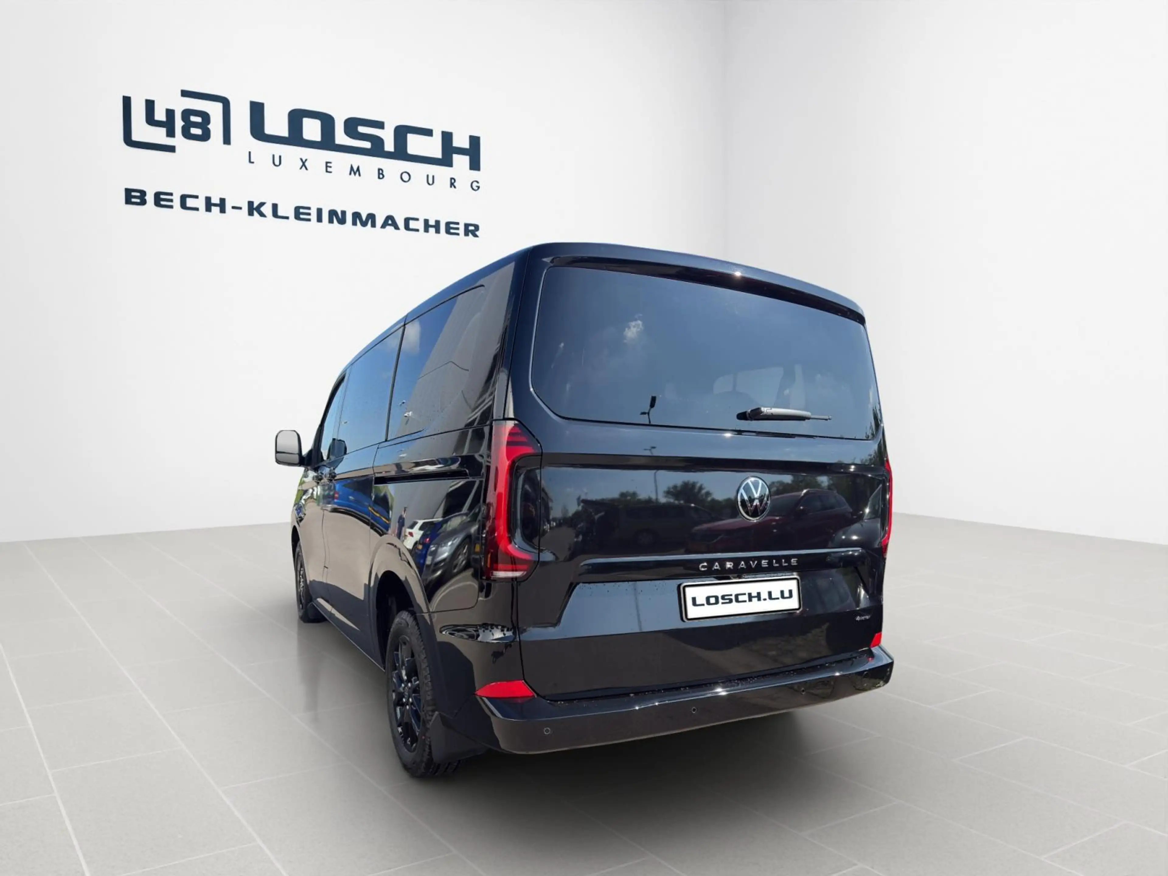Volkswagen T7 Caravelle Style — photo 4