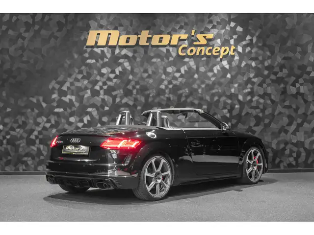 Audi TT RS view 3