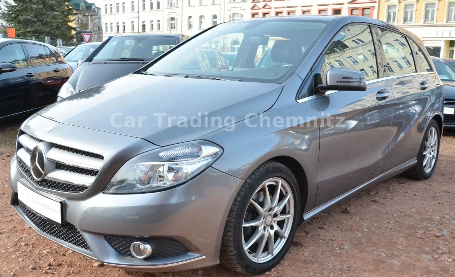 Mercedes-Benz B 180 Klima Sitzheizung Anhängerkupplung Grau - 1