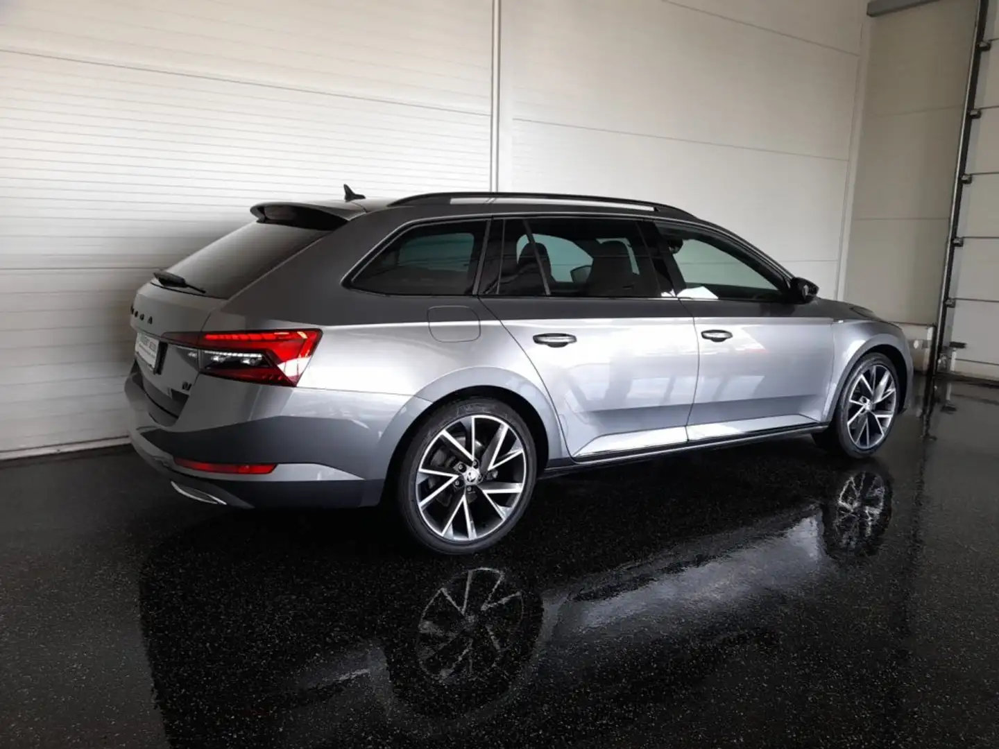 Skoda Superb Kombi SPORTLINE 156/218 PHEV DSG *MATRIX-LED / DCC / 19 ZOLL / VIRTUELL / NAVI / ACC / E-KLAPPE / KEYLESS* Grau - 2