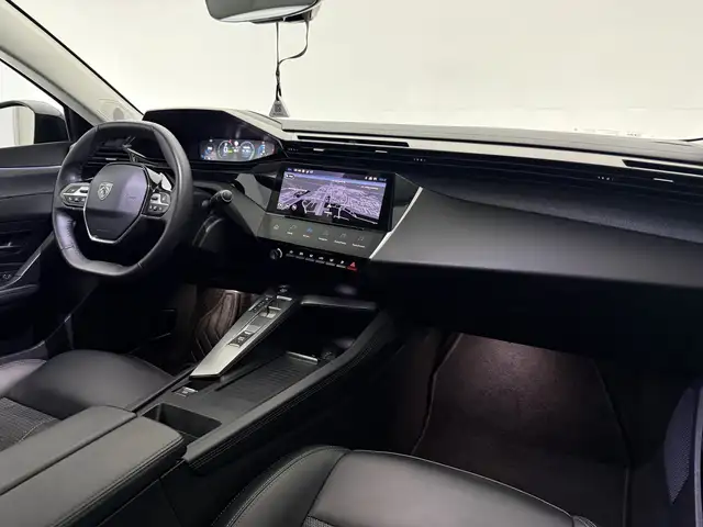 Peugeot 308 view 4