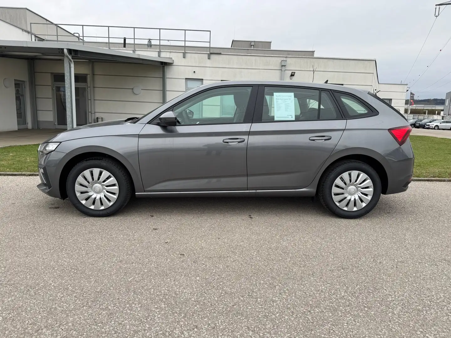 Skoda Scala Essence TSI Grau - 2