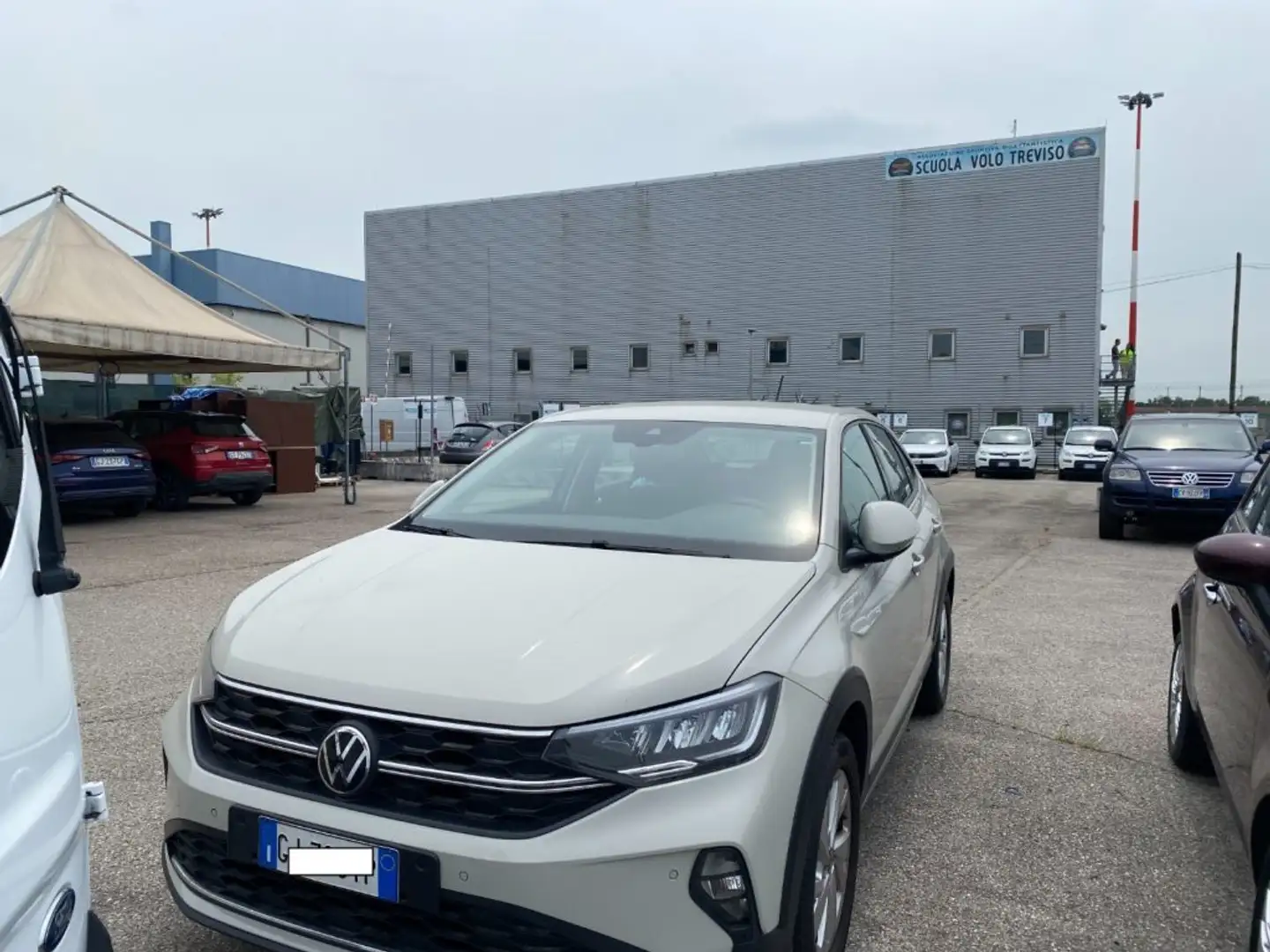 Volkswagen Taigo 1.0 TSI 110 CV Life Beige - 2