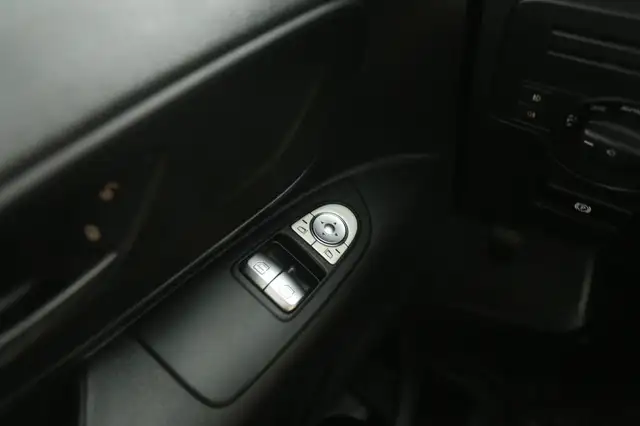 Mercedes-Benz Vito view 20