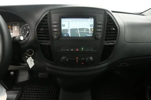 Mercedes-Benz Vito view 11