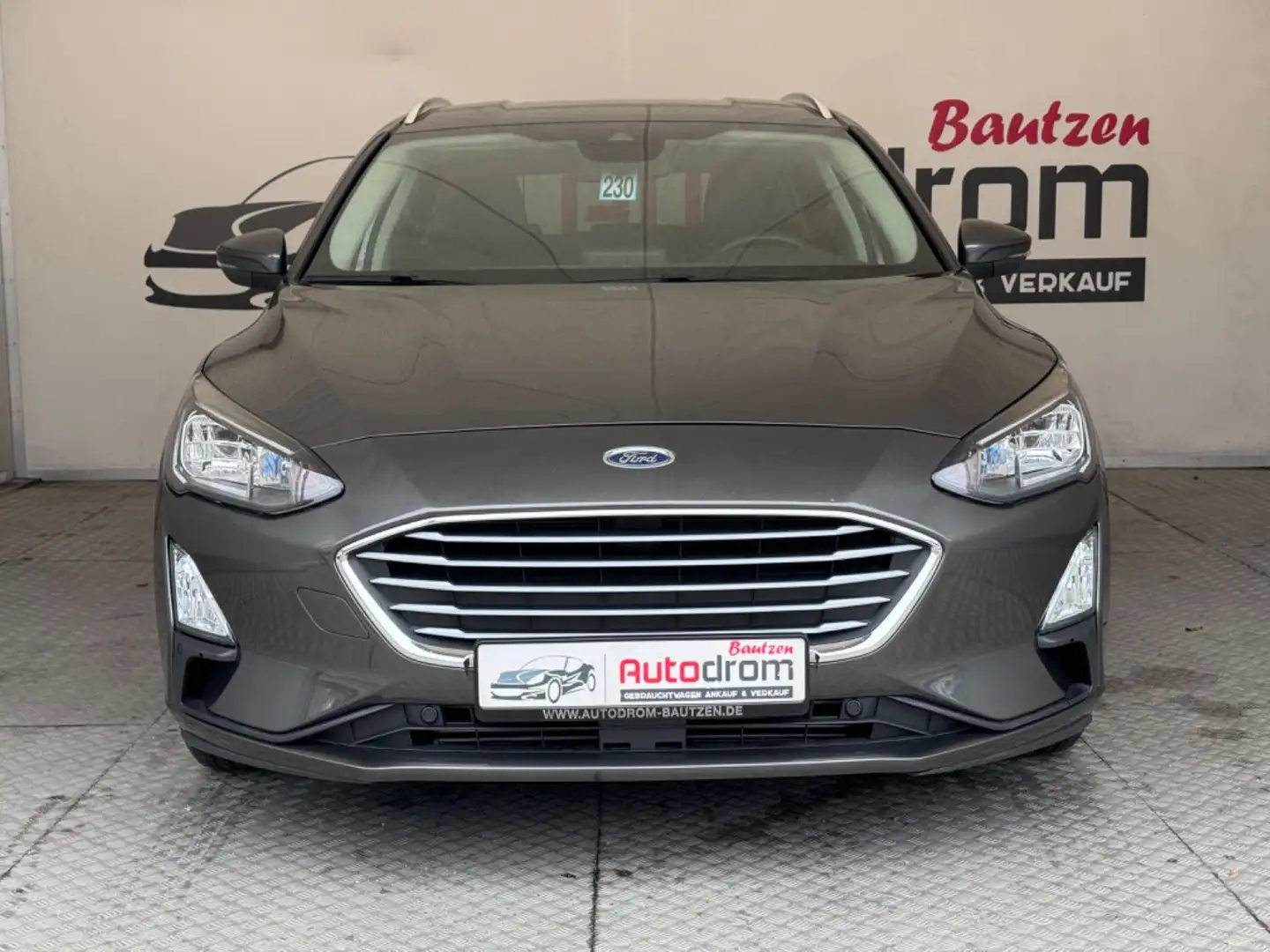Ford Focus Turnier Cool & Connect LED NAVI DAB PDC Gris - 2