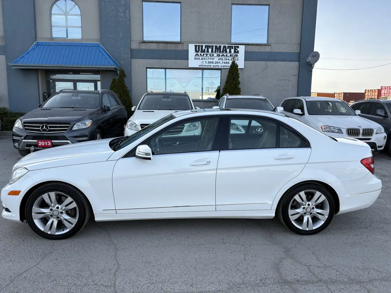 Mercedes-Benz C-Class снимка Mercedes-Benz C-Class
