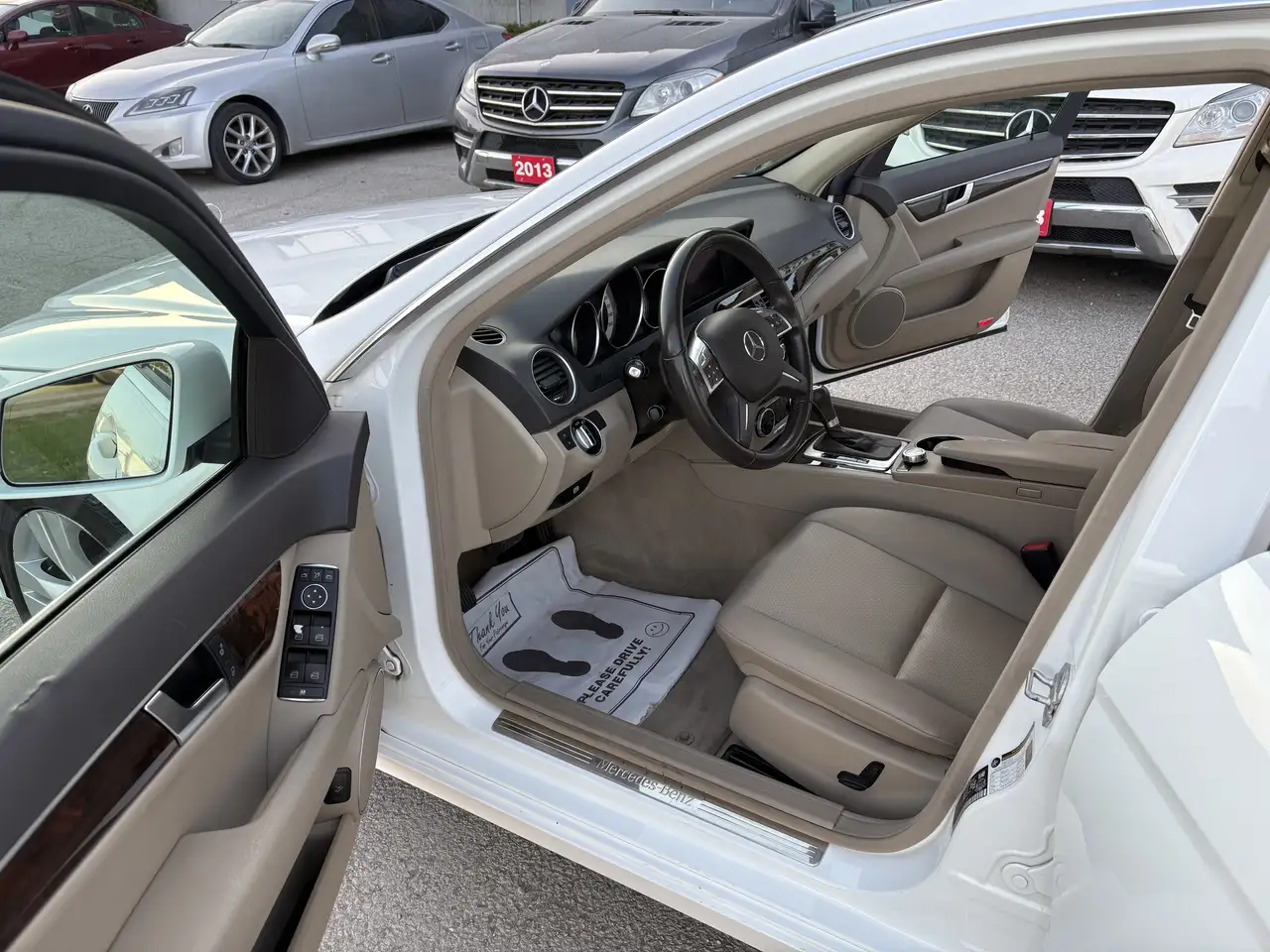 Mercedes-Benz C-Class снимка Mercedes-Benz C-Class