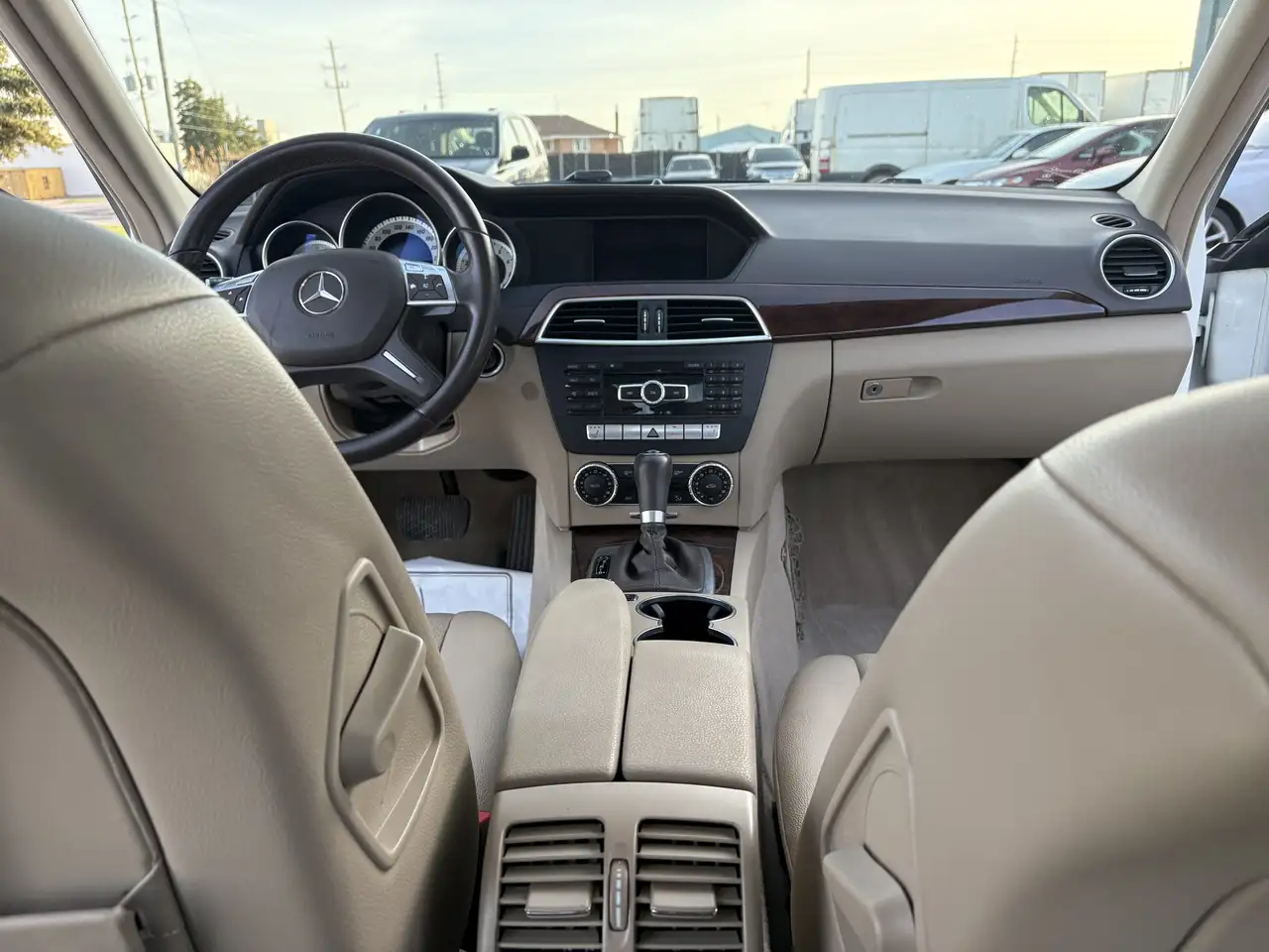 Mercedes-Benz C-Class снимка Mercedes-Benz C-Class