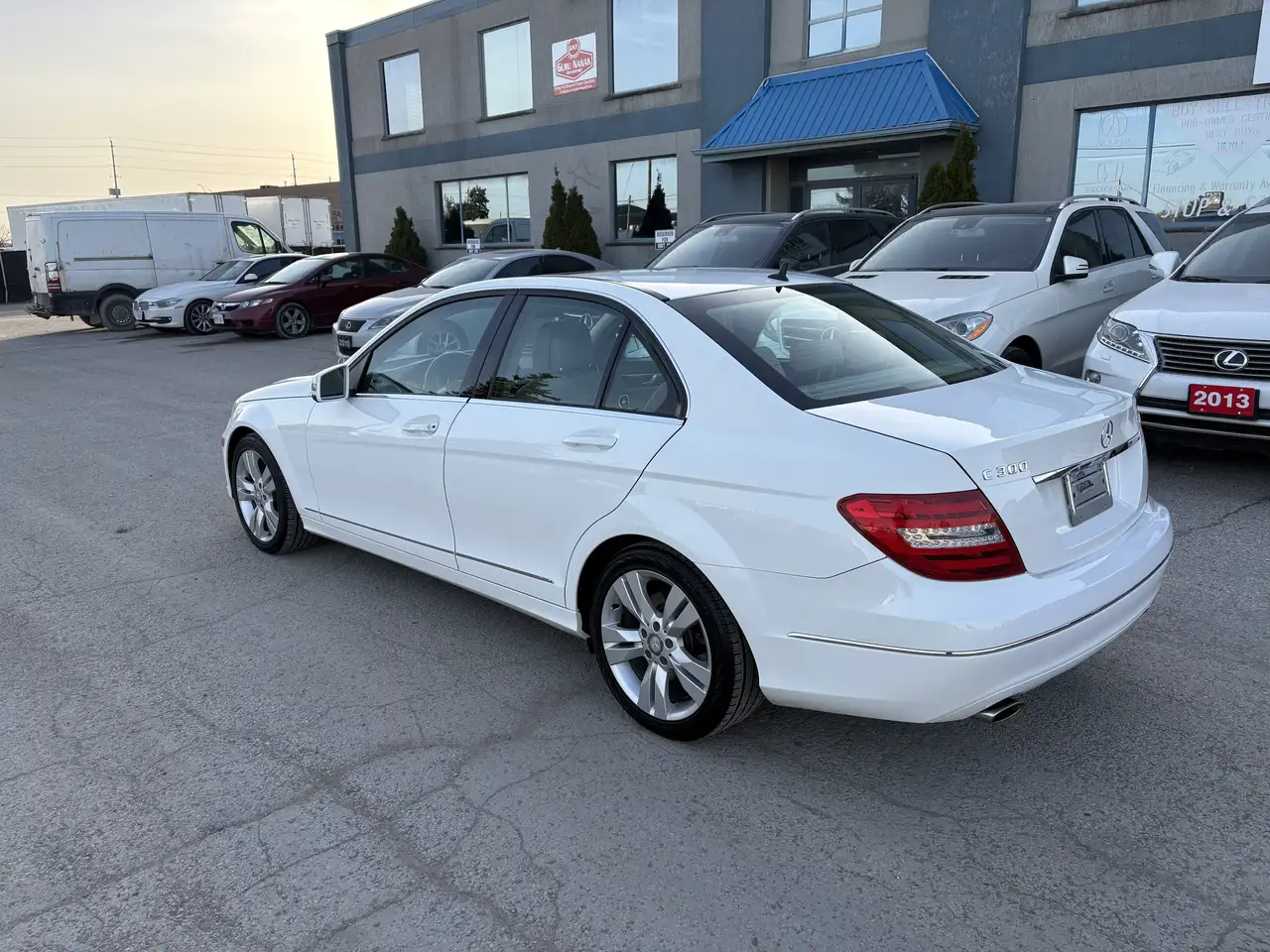 Mercedes-Benz C-Class снимка Mercedes-Benz C-Class