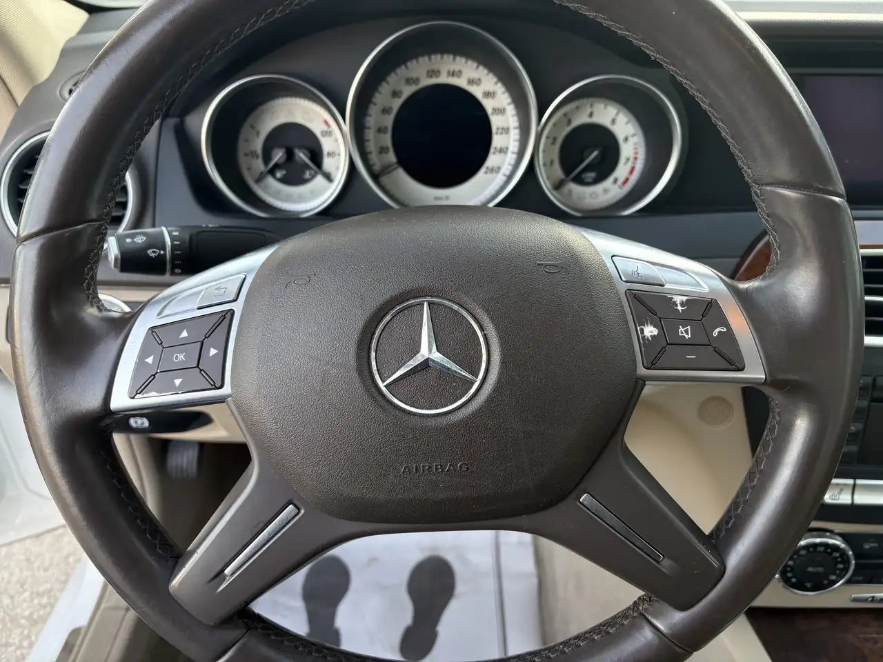 Mercedes-Benz C-Class снимка Mercedes-Benz C-Class