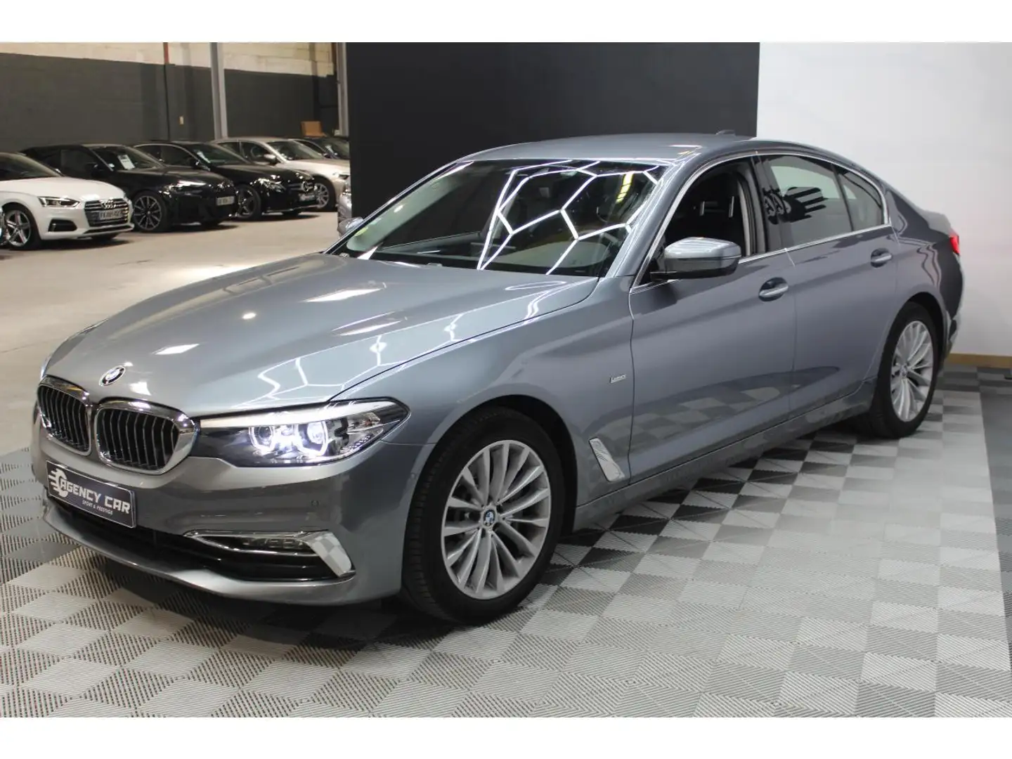 BMW 530 530d xDrive - G30 F90 Luxury - suivi BMW Gris - 2