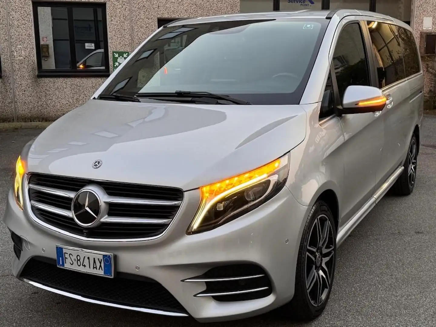 Mercedes-Benz V 250 Premium Sport AMG Line 8Posti Argent - 2