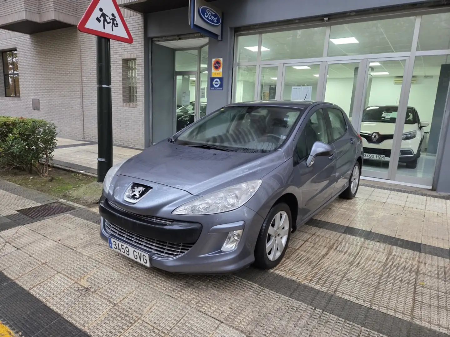 Peugeot 308 1.6HDI FAP Business Line 5 vel. Gris - 2
