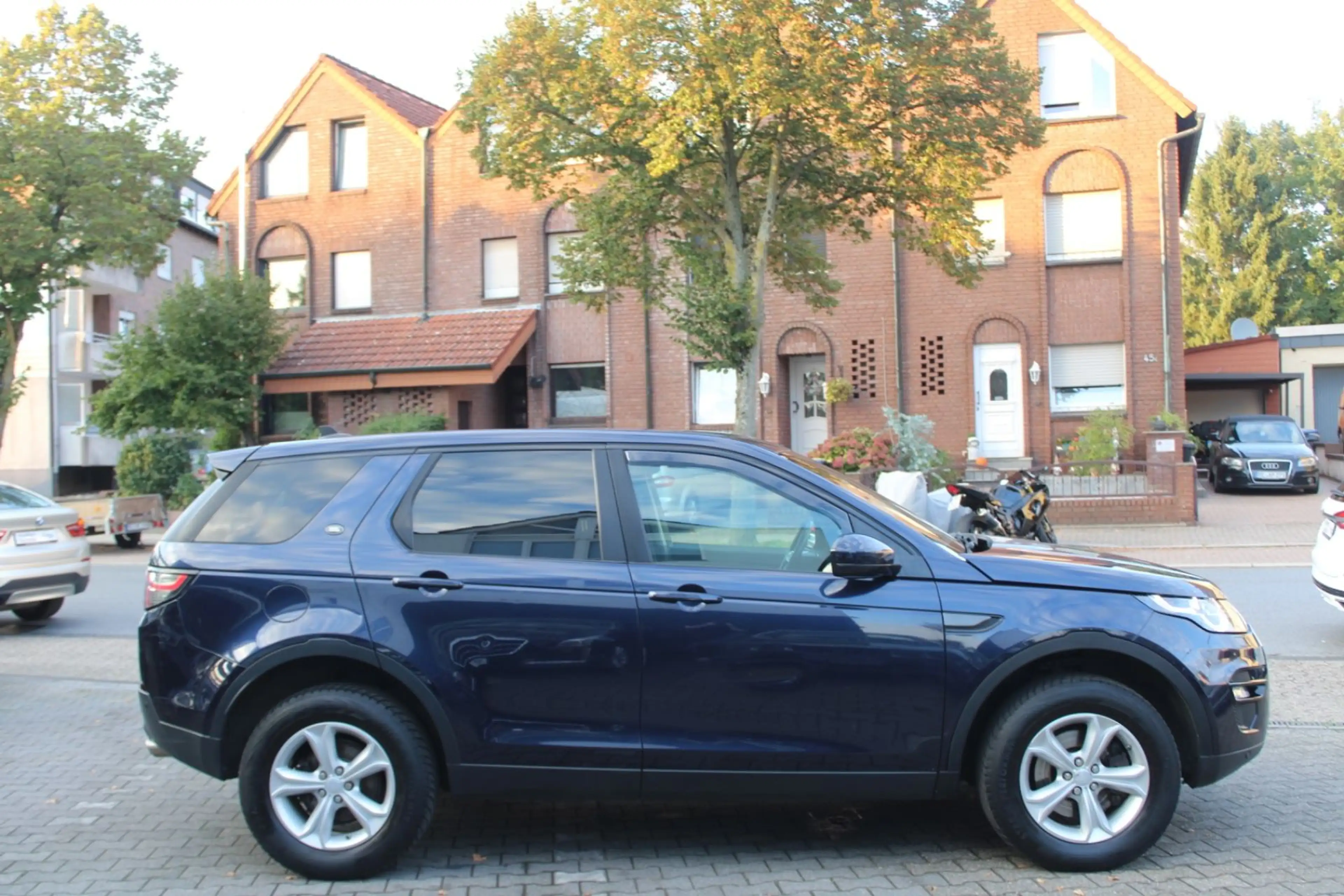 Land Rover Discovery 2.0 TD4 Sport SE AWD*7SITZER*NAVI*XENO — photo 4