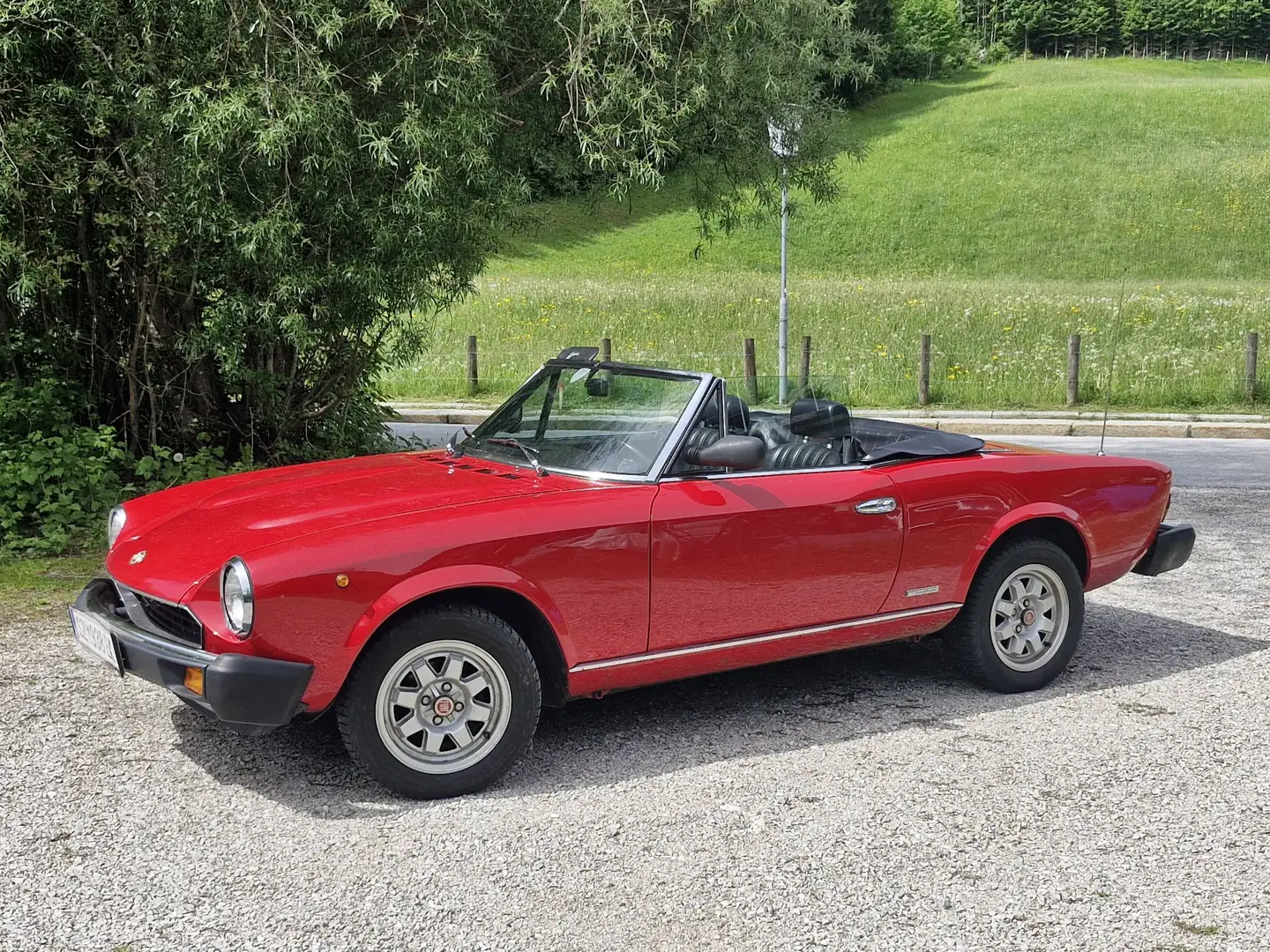 Fiat 124 Spider Rot - 1