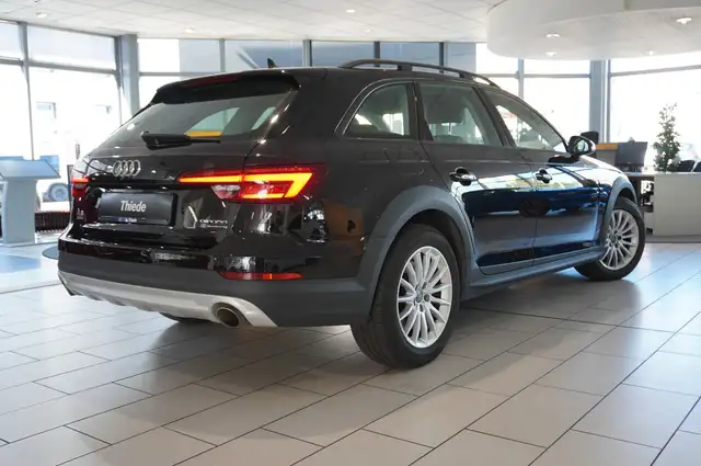 Audi A4 Allroad view 6