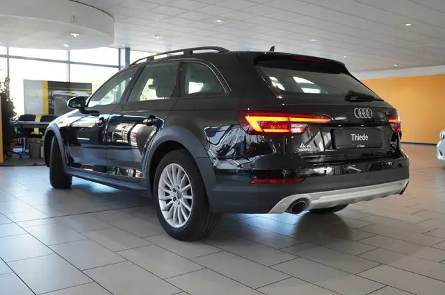 Audi A4 Allroad view 8