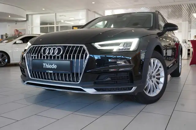 Audi A4 Allroad view 3