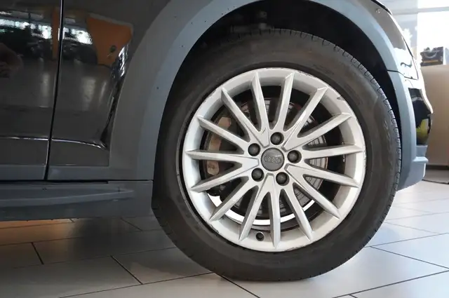 Audi A4 Allroad view 5