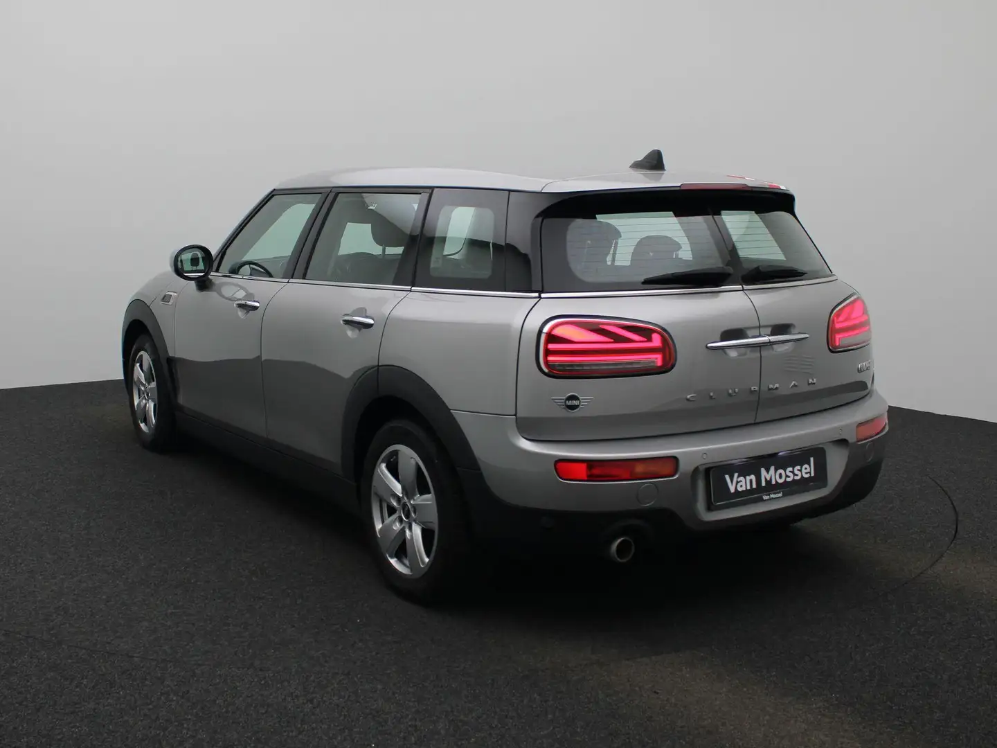 MINI Cooper Clubman Mini 1.5 Essential | Navigatie | Climate-Control | Gris - 2