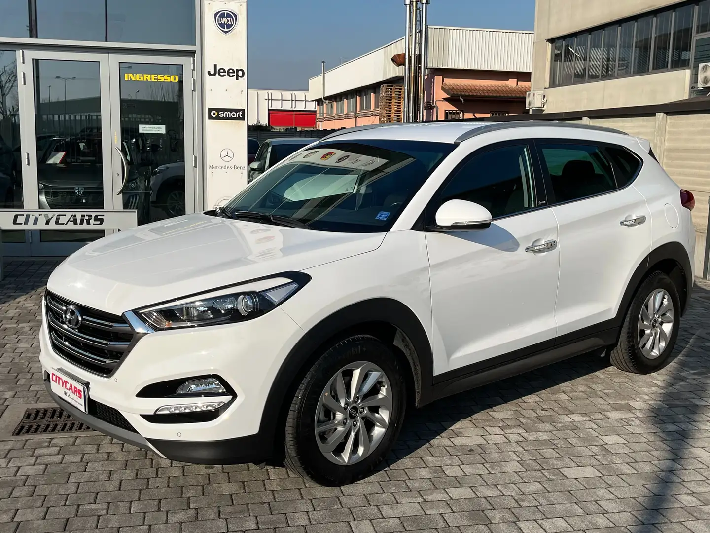 Hyundai TUCSON 1.7 crdi Xpossible 2wd 141cv dct Blanc - 1
