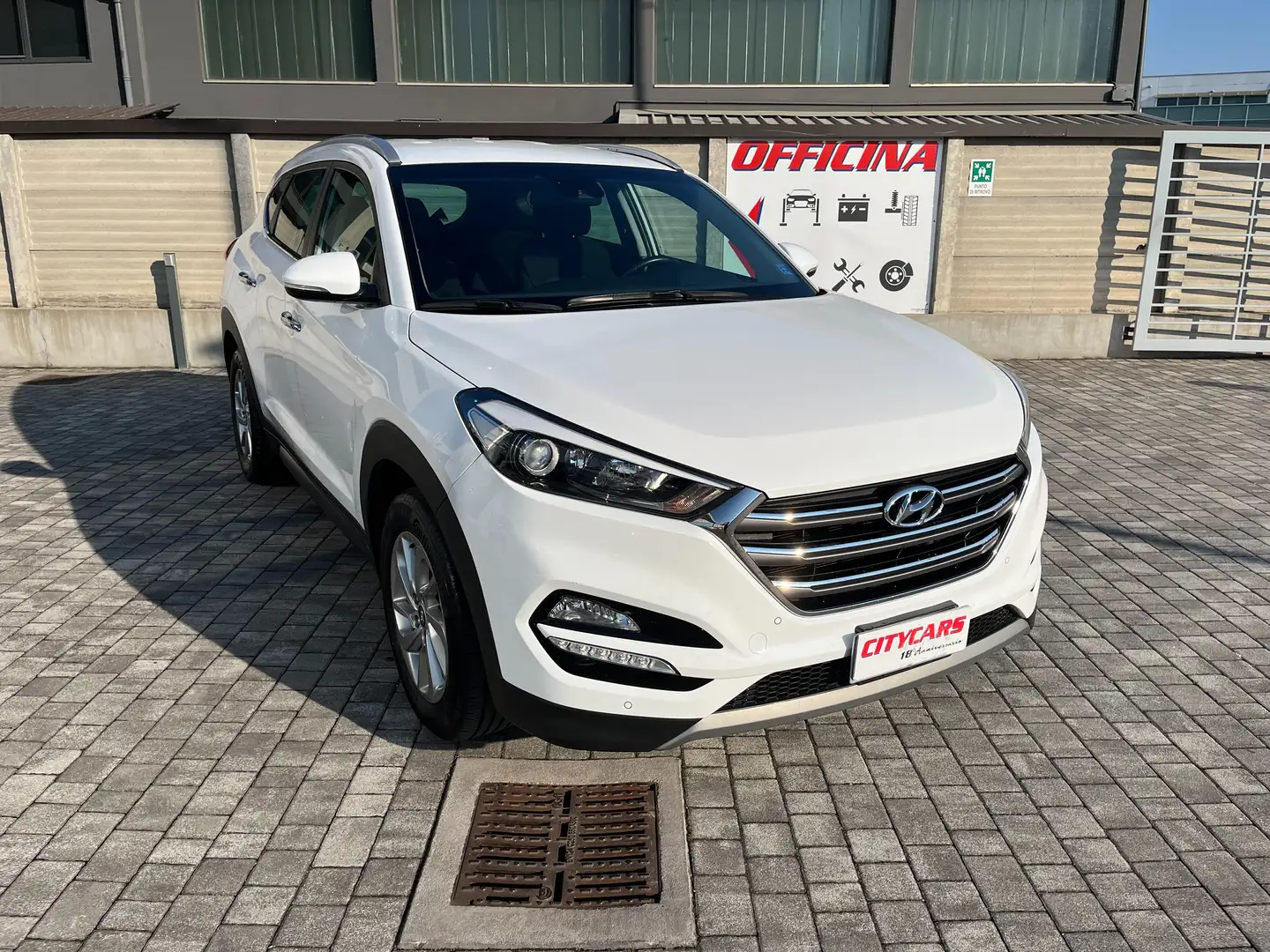 Hyundai TUCSON 1.7 crdi Xpossible 2wd 141cv dct Blanc - 2