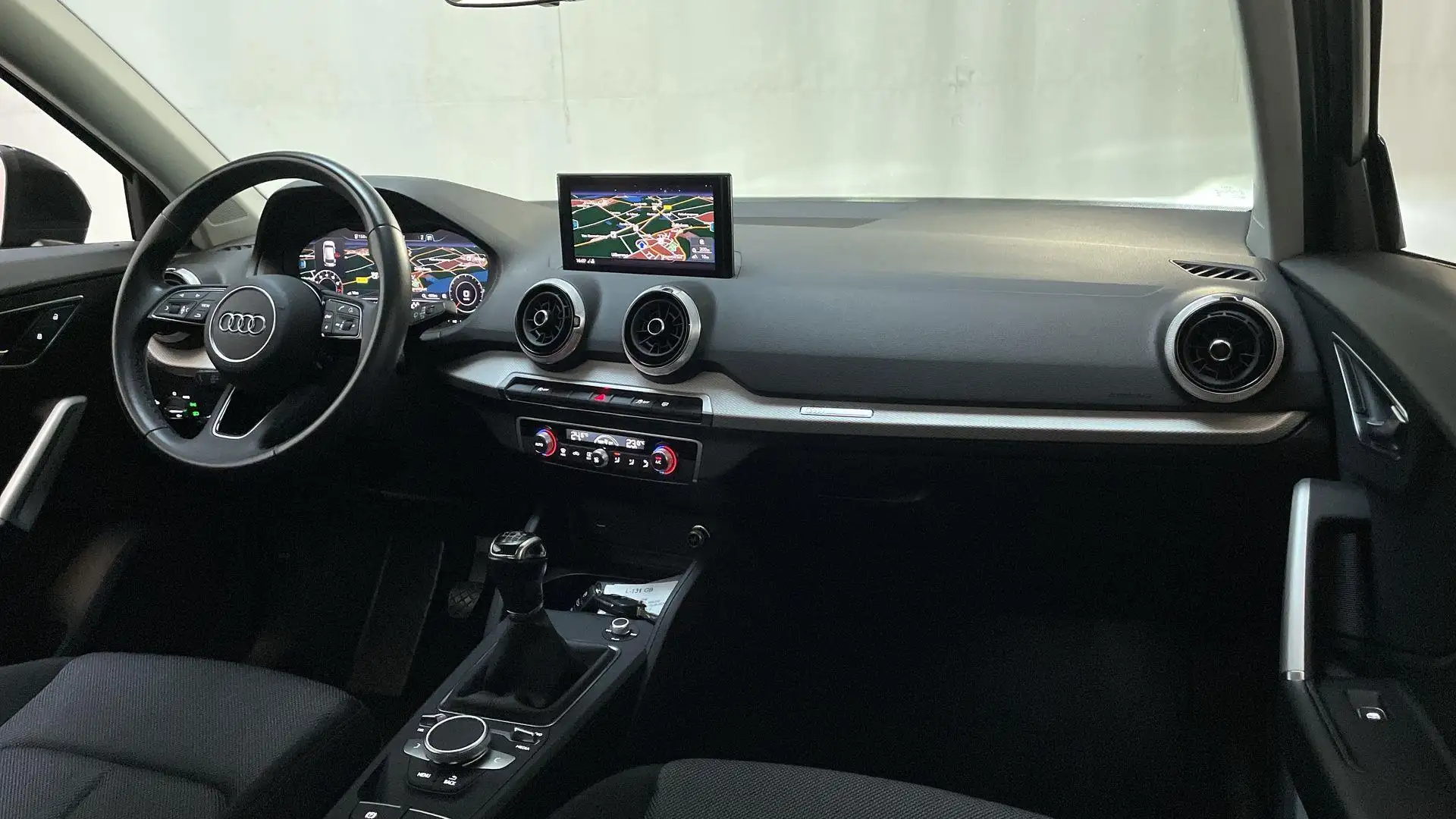 Audi Q2 30 TFSI Business Edition Virtual Cockpit DAB+ Clim Gris - 2