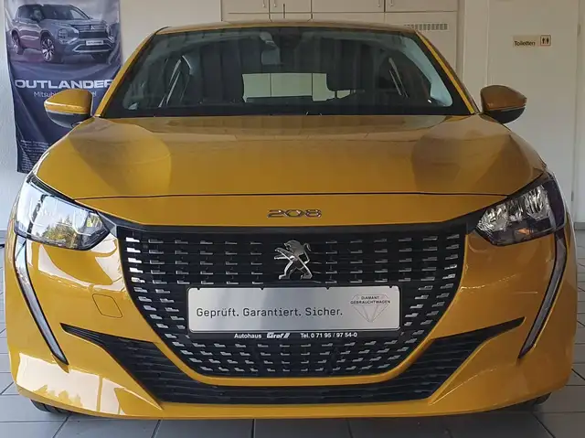 Peugeot 208 view 3