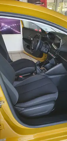 Peugeot 208 view 9