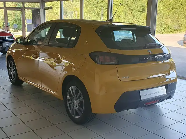 Peugeot 208 view 5