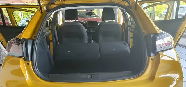 Peugeot 208 view 12