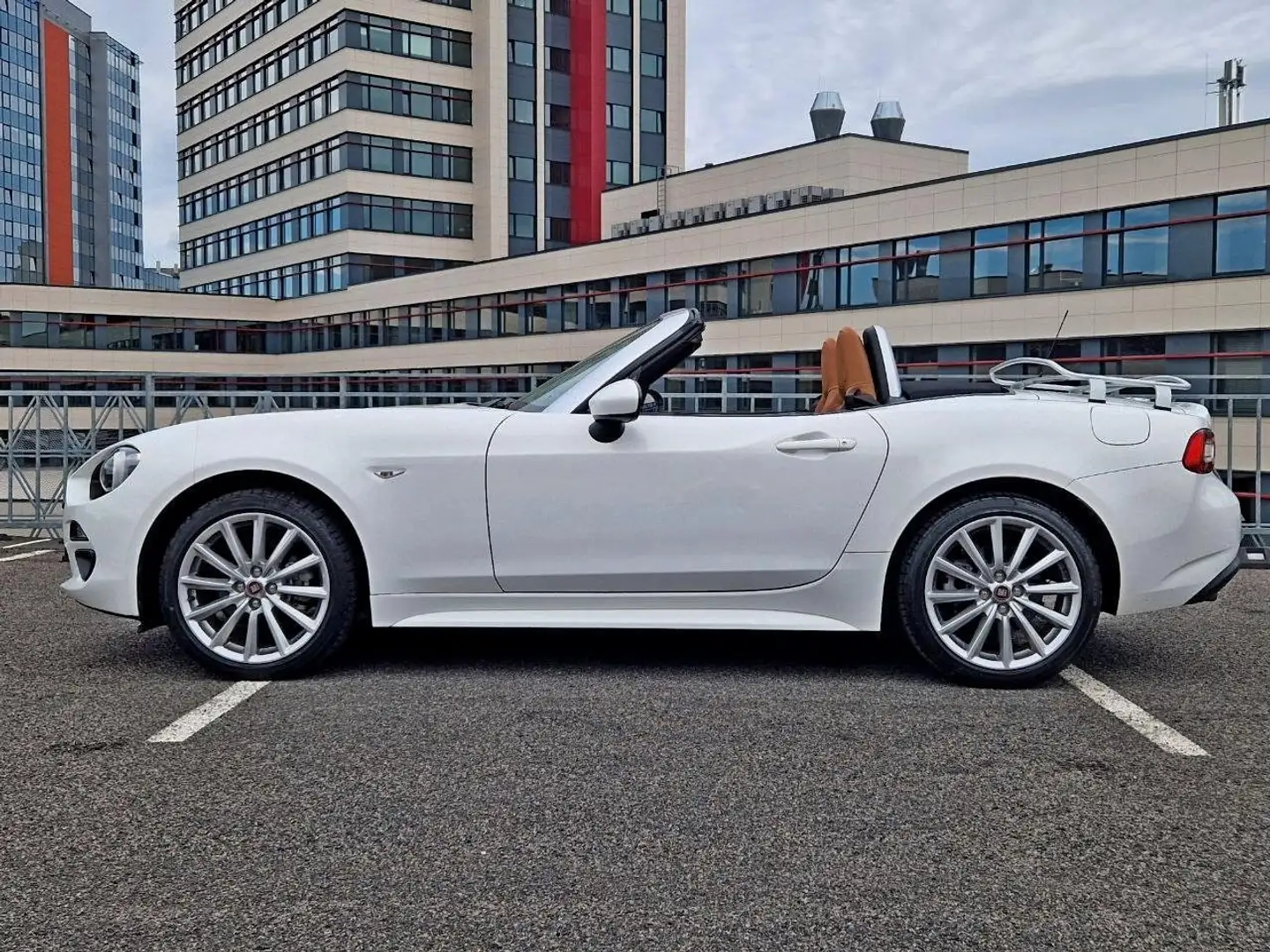 Fiat 124 Spider 124 Spider 1.4 MultiAir Turbo Bílá - 1