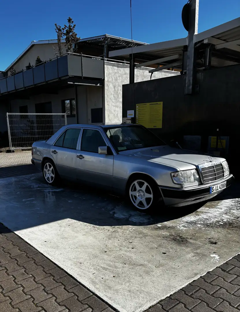 Mercedes-Benz E 260 - 1