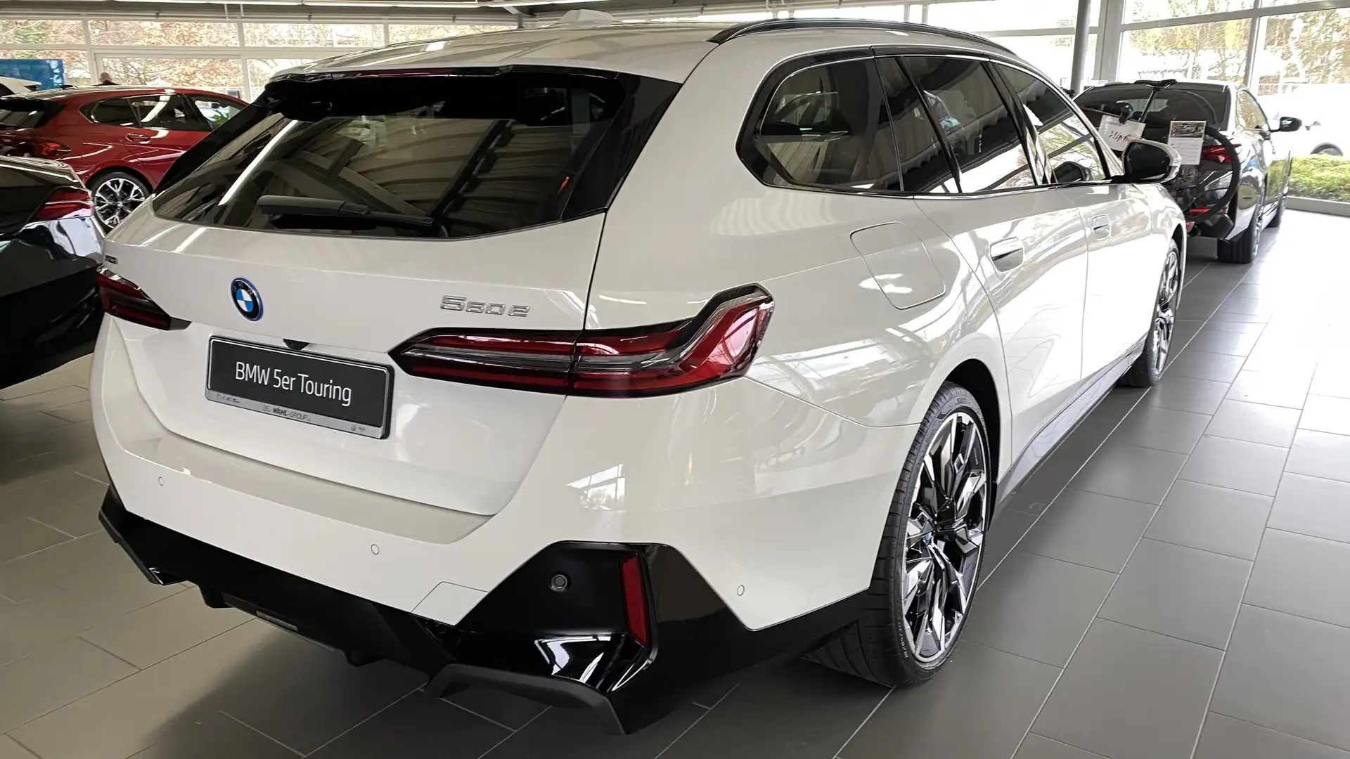 BMW 550 e xDrive Touring M Sport Pro Panorama AHK Innovati Weiß - 2