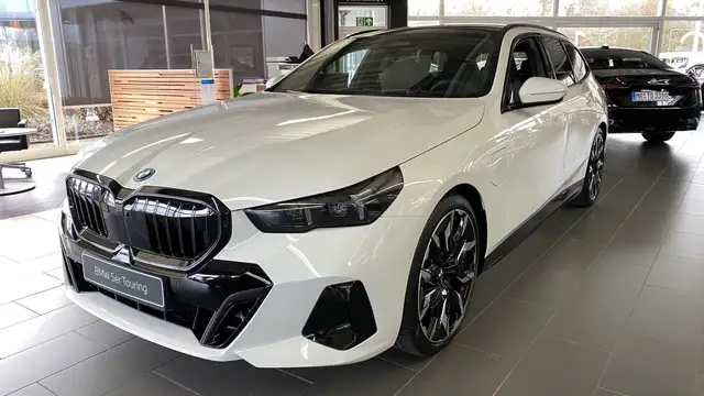 BMW 550 e xDrive Touring M Sport Pro Panorama AHK Innovati