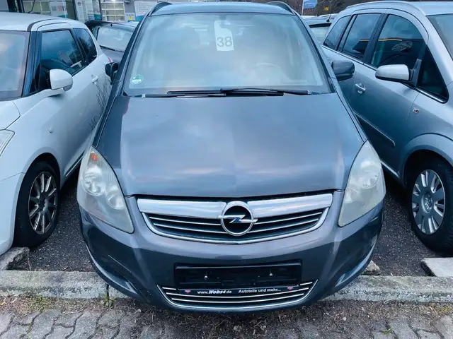 Opel Zafira view 4