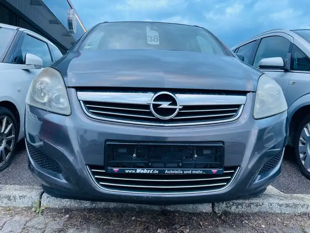 Opel Zafira view 3