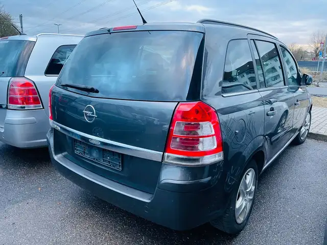 Opel Zafira view 8