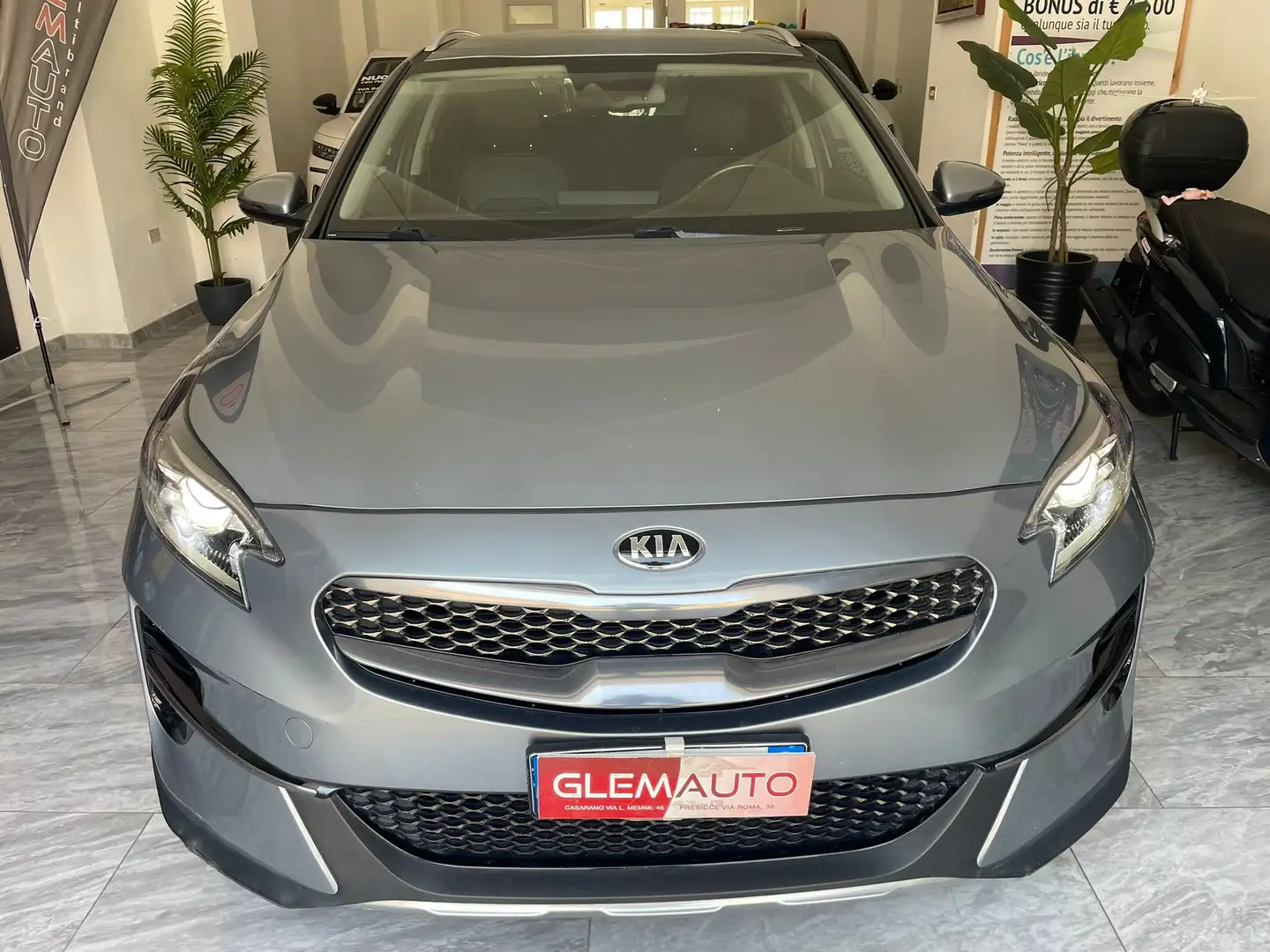 Kia XCeed XCeed 2019 1.6 crdi Evolution 136cv dct 7m Gris - 1