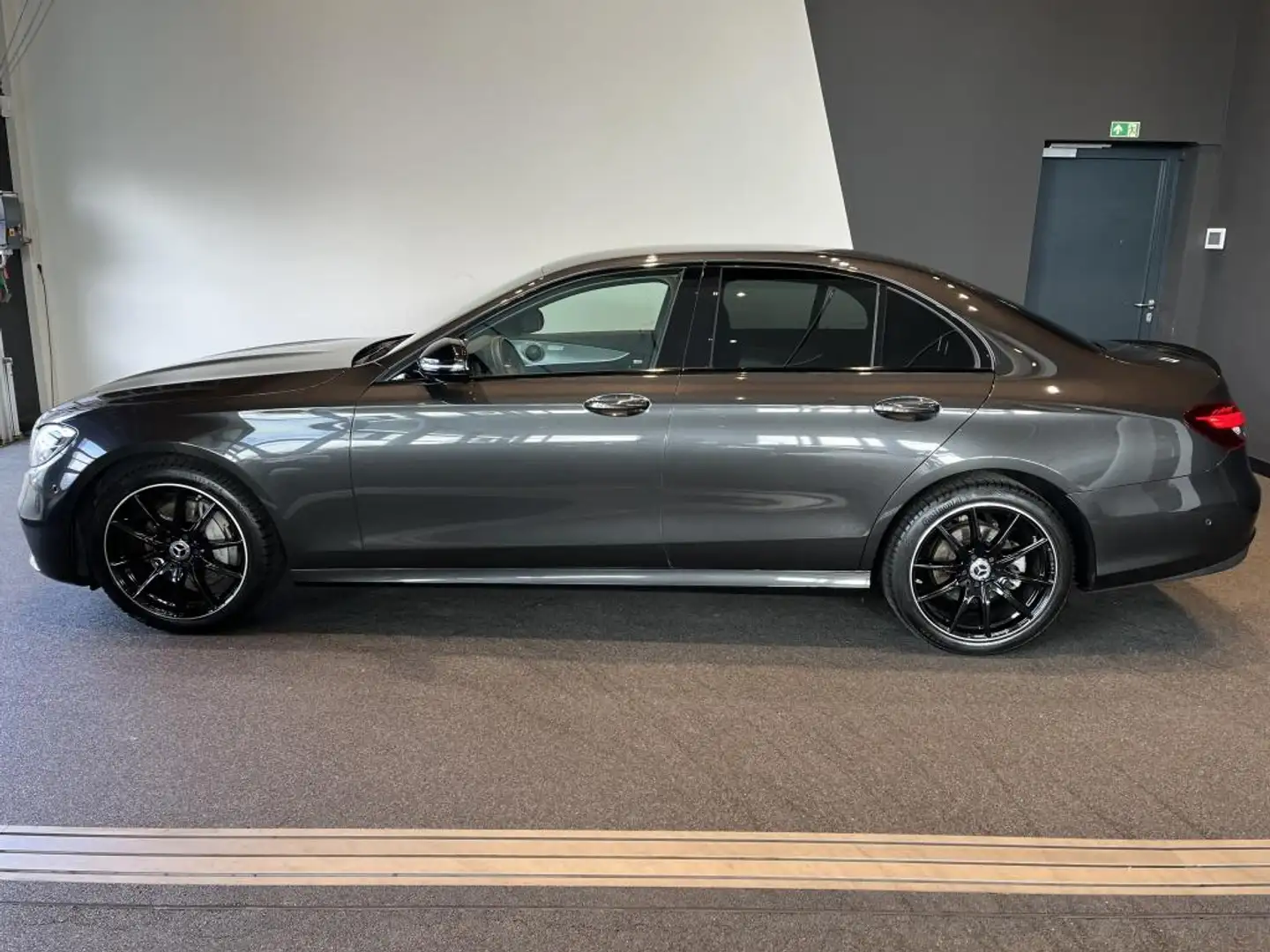 Mercedes-Benz E 220 d AMG Night Edition+Distronic+AHK+Kamera Grey - 2